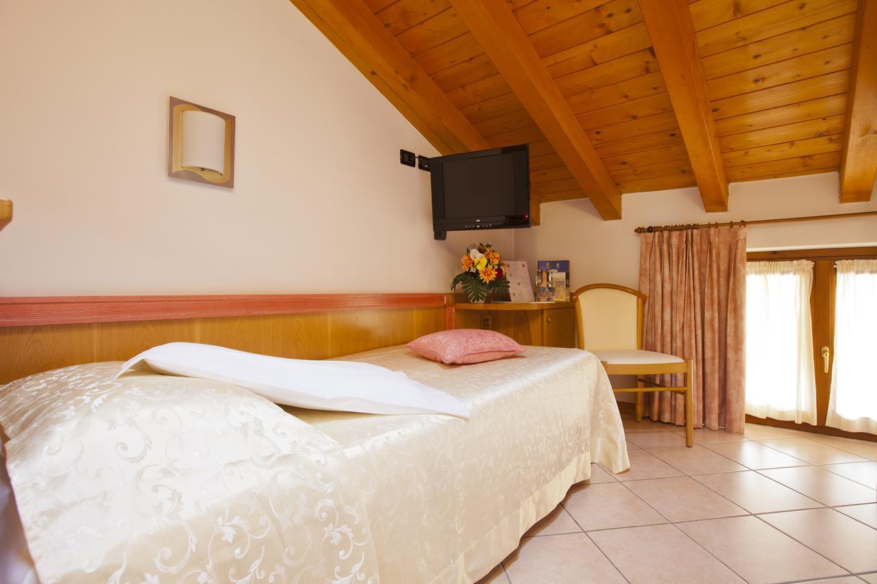 Hotel Ambra Clusone Exterior photo